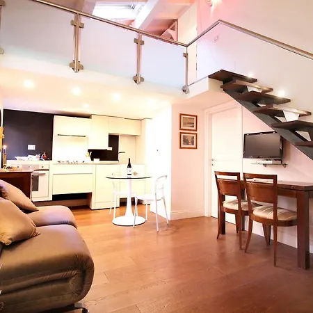 Charm & Design In Gourmet District