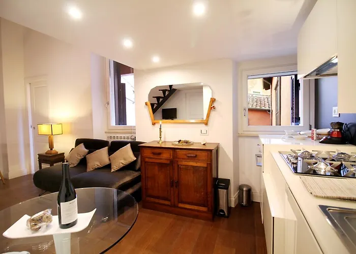 Apartment Charm & Design In Gourmet District