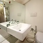 Apartment Charm & Design In Gourmet District *